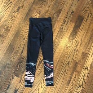 Patterned reversible leggings